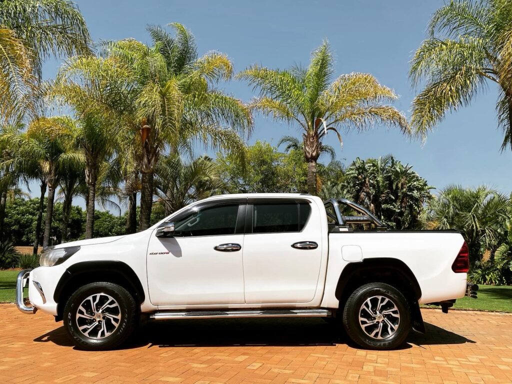 Hilux Side view